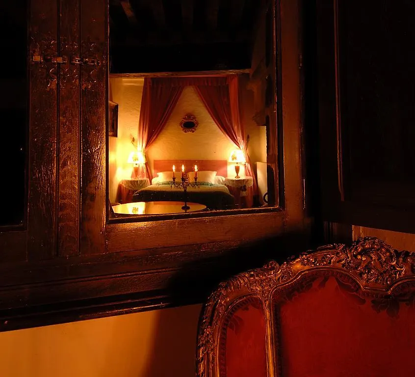 Chateau Du Max Le Theil  Bed & Breakfast